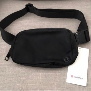 Lululemon Everywhere Belt Bag *1L